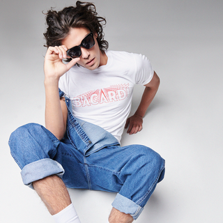 Playera blanca unisex "Repetition" Bacardí